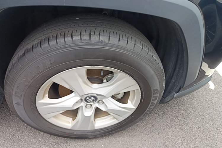 Used Toyota RAV4 2023 2.0L CVT Two-Wheel Drive Urban Edition Right Front Wheel Hub