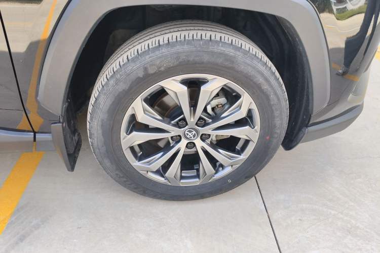 Used Toyota RAV4 2023 2.0L CVT Two-Wheel Drive Fashion Plus Edition Right Front Wheel Hub
