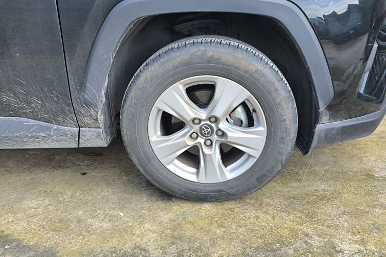 Used Toyota RAV4 2023 2.0L CVT Two-Wheel Drive Fashion Edition Right Front Wheel Hub
