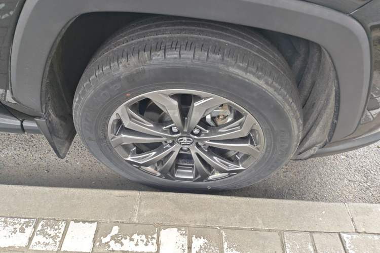 Used Toyota RAV4 2023 2.0L CVT Two-Wheel Drive Fashion Edition Right Front Wheel Hub