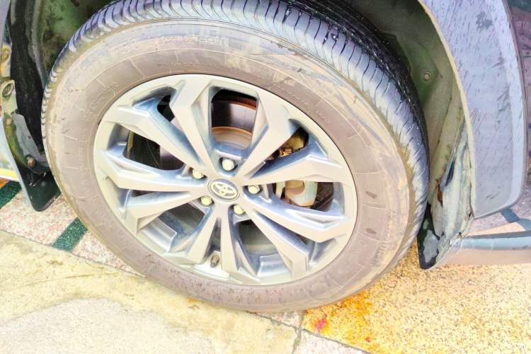 Used Toyota RAV4 2023 2.0L CVT Two-Wheel Drive Fashion Plus Edition Right Front Wheel Hub