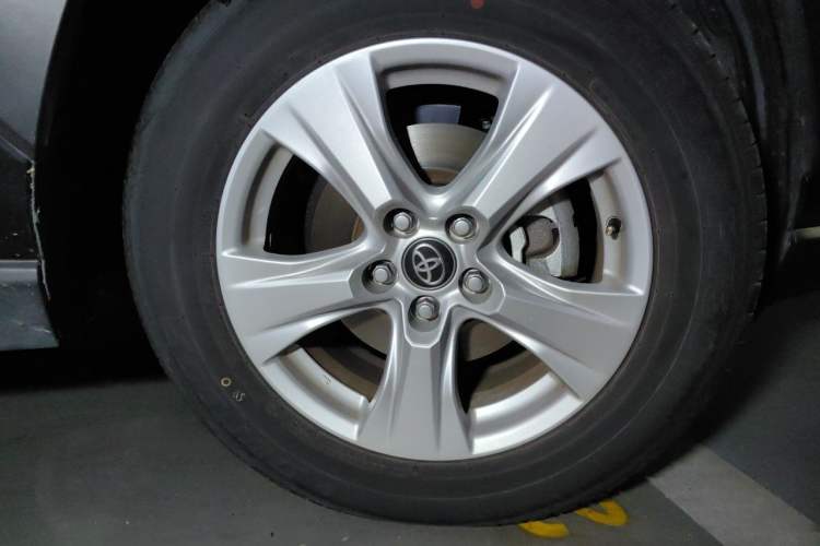 Used Toyota RAV4 2023 2.0L CVT Two-Wheel Drive Urban Edition Right Front Wheel Hub