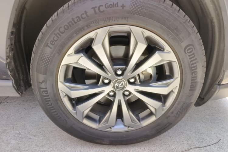 Used Toyota RAV4 2023 2.0L CVT Two-Wheel Drive Fashion Edition Right Front Wheel Hub