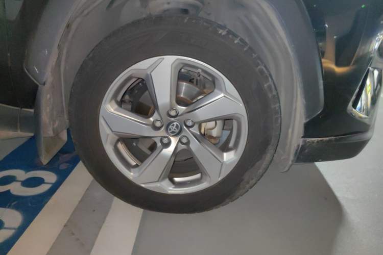 Used Toyota RAV4 2023 2.0L CVT Two-Wheel Drive Fashion Edition Right Front Wheel Hub