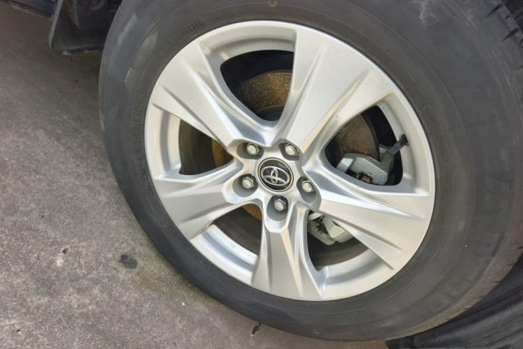 Used Toyota RAV4 2023 2.0L CVT Two-Wheel Drive Urban Edition Right Front Wheel Hub