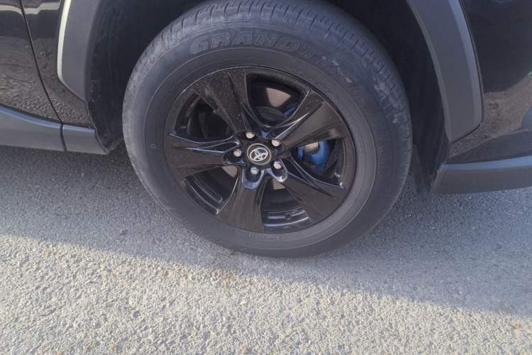 Used Toyota RAV4 2023 2.0L CVT Two-Wheel Drive Urban Edition Right Front Wheel Hub