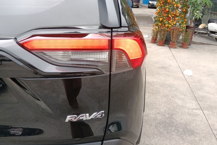Used Toyota RAV4 2023 2.0L CVT Two-Wheel Drive Fashion Edition Right Rear Taillight