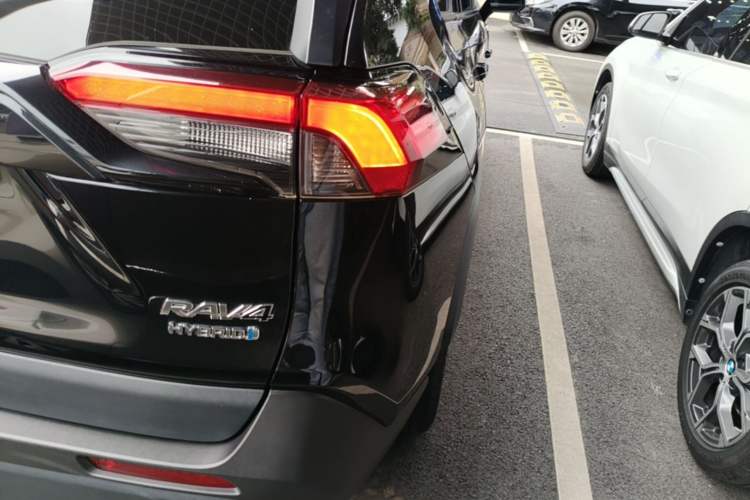 Used Toyota RAV4 2023 Dual-Motor 2.5L E-CVT Two-Wheel Drive Elite Edition Right Rear Taillight