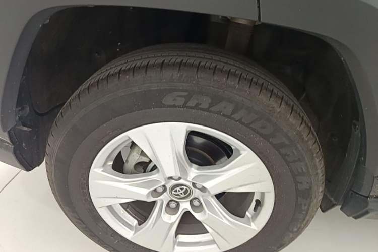 Used Toyota RAV4 2023 2.0L CVT Two-Wheel Drive Urban Edition Right Rear Wheel Hub