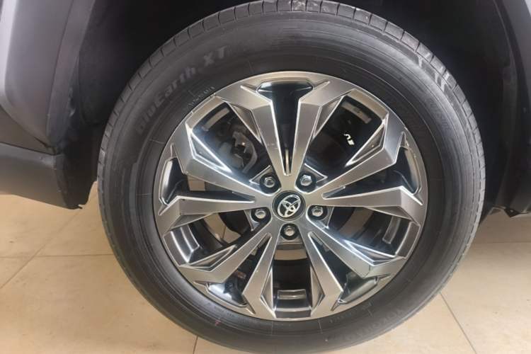 Used Toyota RAV4 2023 2.0L CVT 4x4 Explorer Plus Edition Right Rear Wheel Hub
