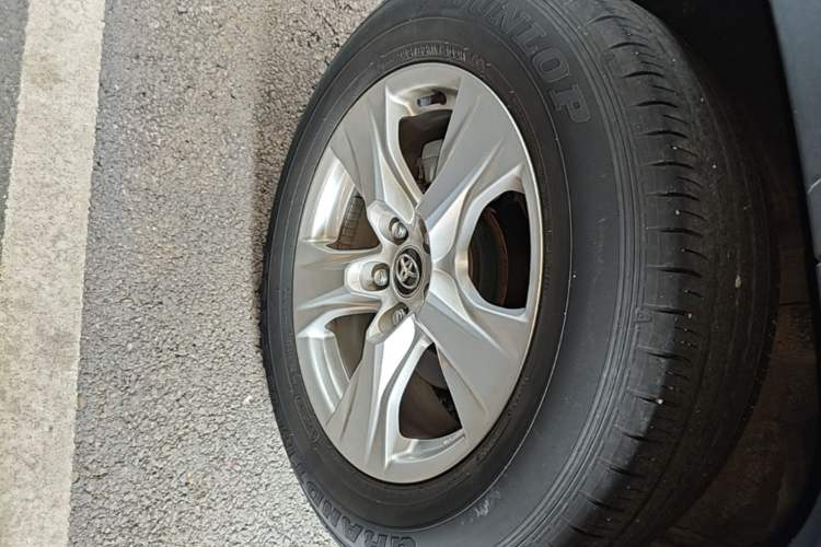 Used Toyota RAV4 2023 2.0L CVT Two-Wheel Drive Urban Edition Right Rear Wheel Hub