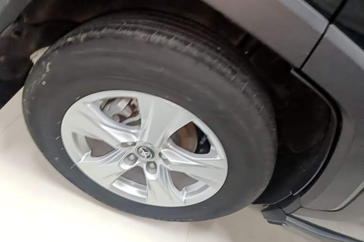 Used Toyota RAV4 2023 2.0L CVT Two-Wheel Drive Urban Edition Right Rear Wheel Hub