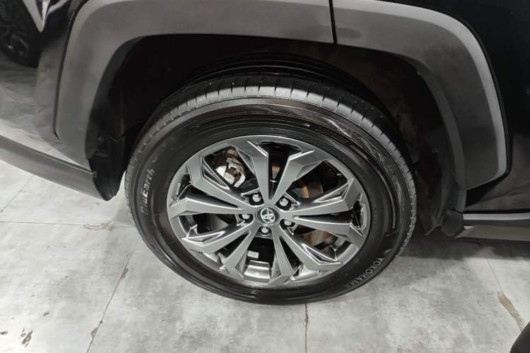 Used Toyota RAV4 2023 2.0L CVT Two-Wheel Drive Fashion Plus Edition Right Rear Wheel Hub