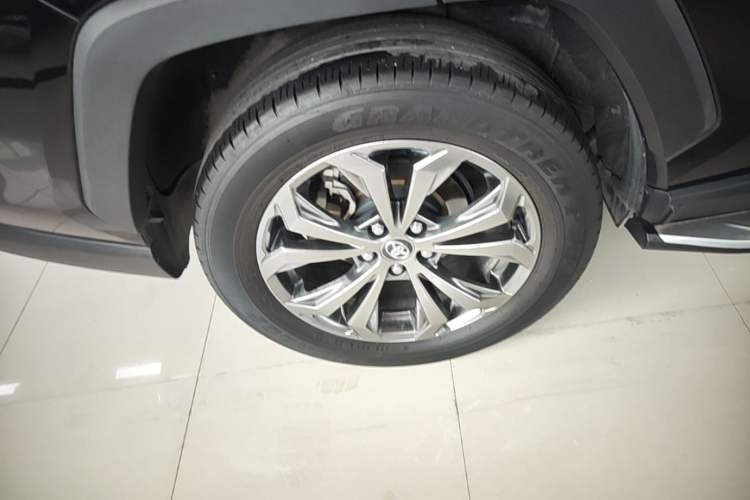 Used Toyota RAV4 2023 2.0L CVT Two-Wheel Drive Fashion Plus Edition Right Rear Wheel Hub
