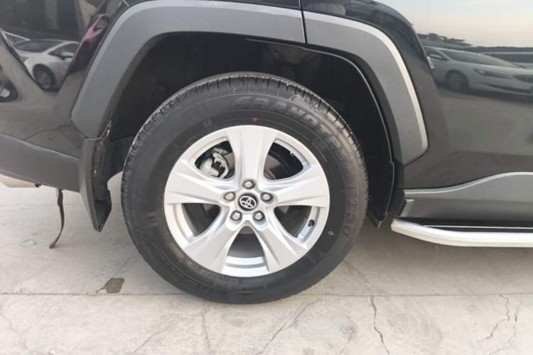 Used Toyota RAV4 2023 2.0L CVT Two-Wheel Drive Urban Edition Right Rear Wheel Hub