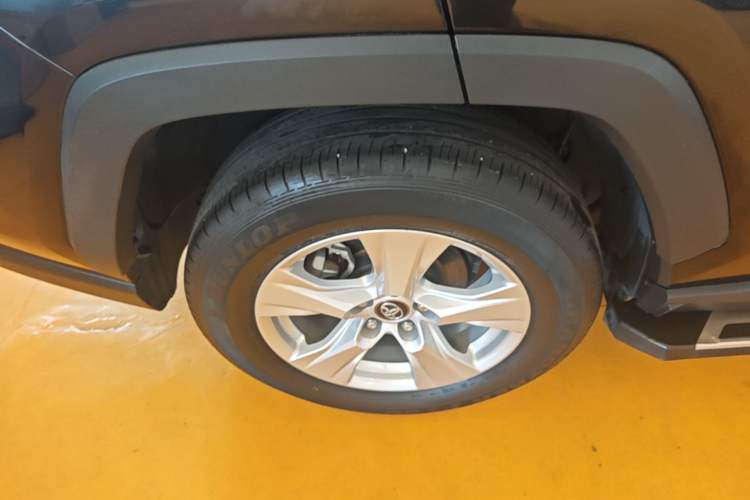Used Toyota RAV4 2023 2.0L CVT Two-Wheel Drive Urban Edition Right Rear Wheel Hub