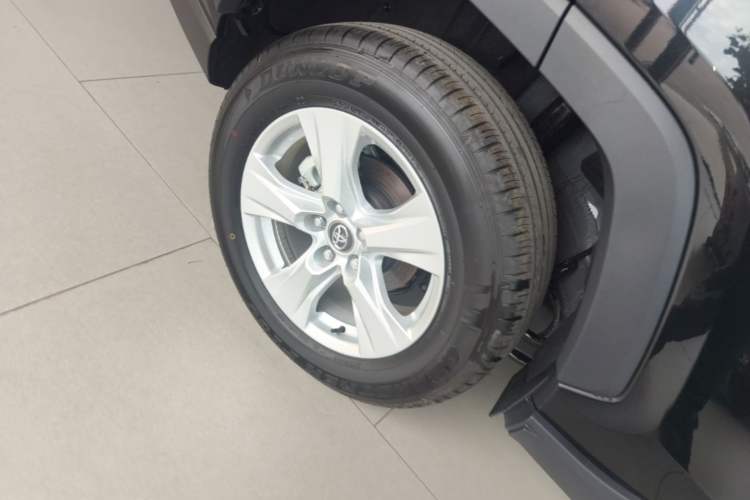 Used Toyota RAV4 2023 2.0L CVT Two-Wheel Drive Urban Edition Right Rear Wheel Hub