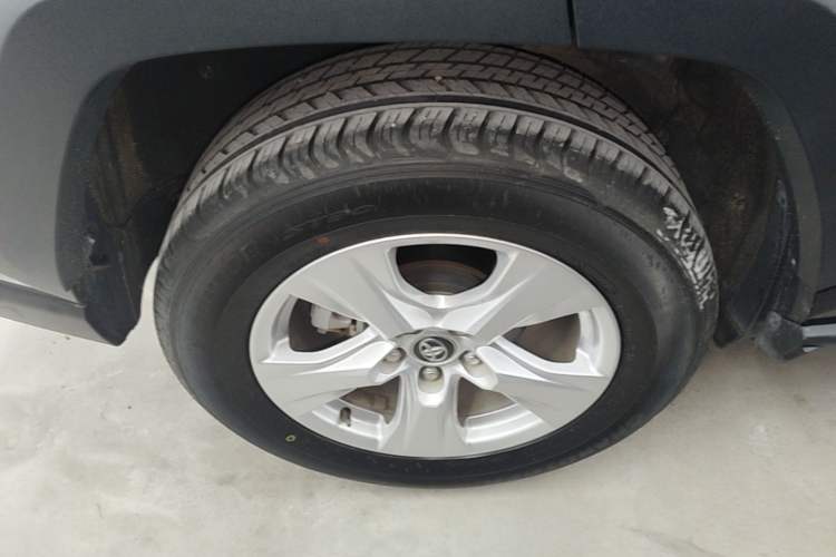 Used Toyota RAV4 2023 2.0L CVT Two-Wheel Drive Urban Edition Right Rear Wheel Hub