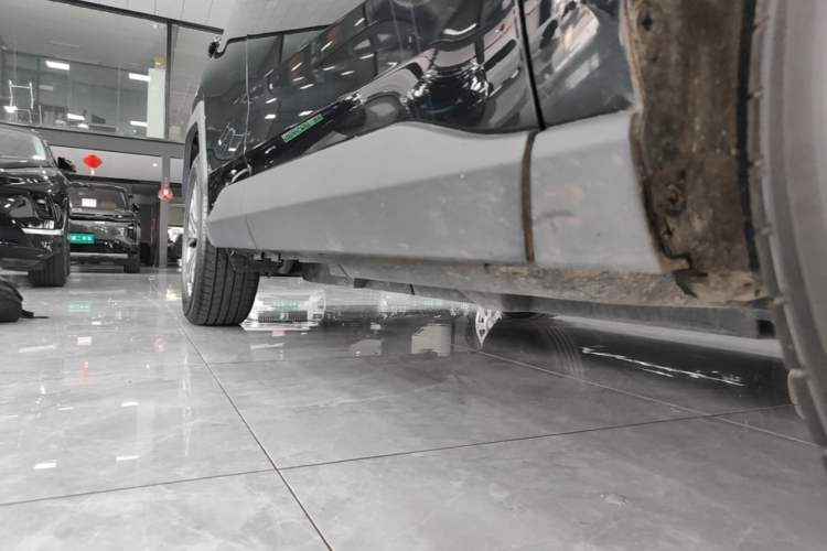 Used Toyota RAV4 2023 2.0L CVT Two-Wheel Drive Fashion Plus Edition Right Side Sill