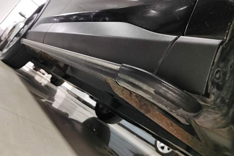 Used Toyota RAV4 2023 2.0L CVT Two-Wheel Drive Fashion Plus Edition Right Side Sill