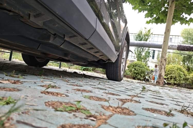 Used Toyota RAV4 2023 2.0L CVT Two-Wheel Drive Urban Edition Right Side Sill