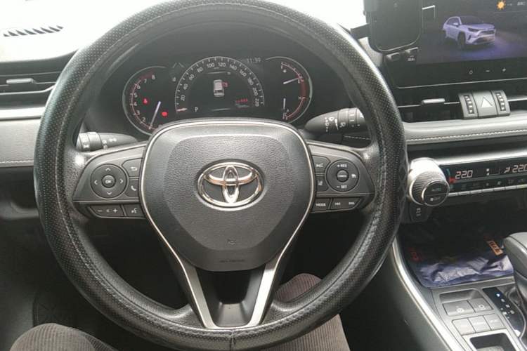 Used Toyota RAV4 2023 2.0L CVT Two-Wheel Drive Fashion Edition Steering Wheel