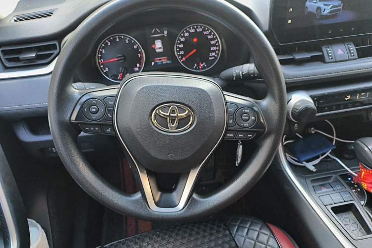 Used Toyota RAV4 2023 2.0L CVT Two-Wheel Drive Fashion Edition Steering Wheel