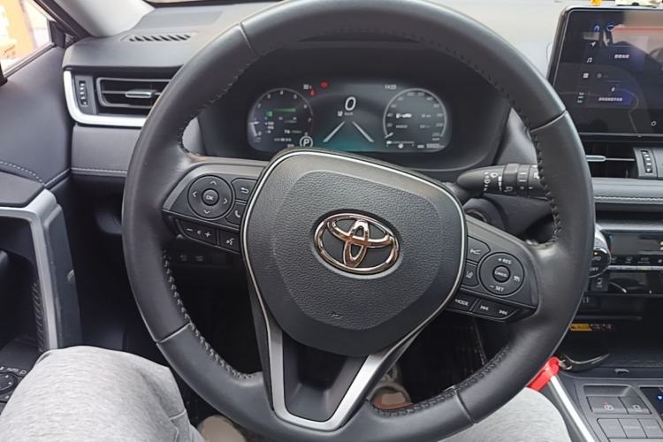 Used Toyota RAV4 2023 2.0L CVT Two-Wheel Drive Fashion Plus Edition Steering Wheel