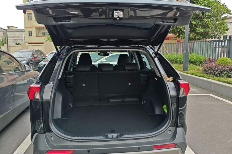 Used Toyota RAV4 2023 2.0L CVT Two-Wheel Drive Fashion Edition Trunk
