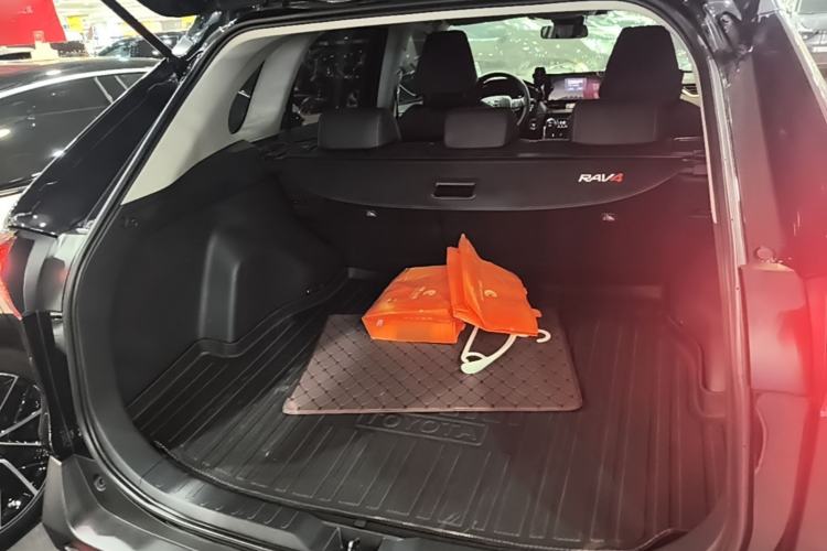 Used Toyota RAV4 2023 Dual-Engine 2.5L E-CVT Two-Wheel Drive Elite Plus Edition Trunk