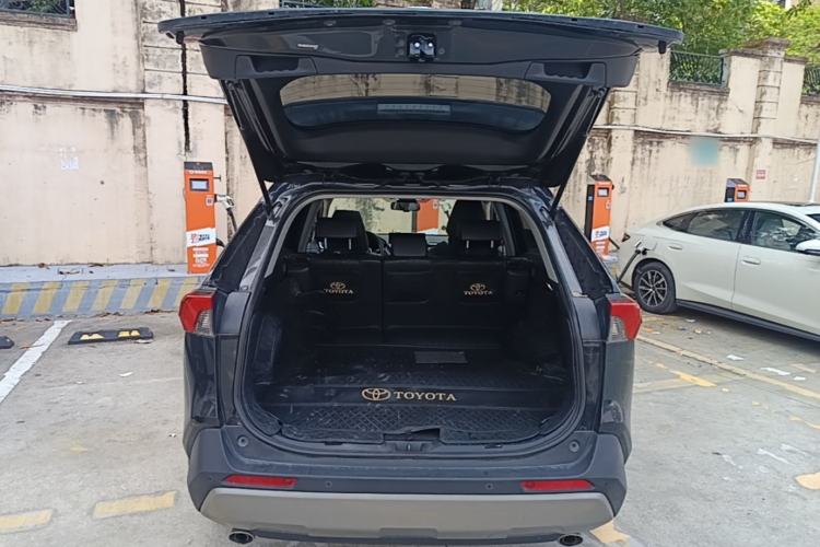 Used Toyota RAV4 2023 2.0L CVT Two-Wheel Drive Fashion Plus Edition Trunk
