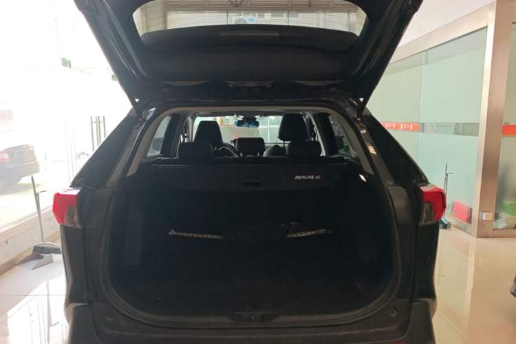 Used Toyota RAV4 2023 2.0L CVT Two-Wheel Drive Fashion Edition Trunk