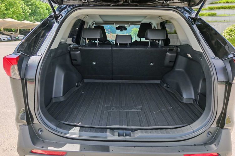 Used Toyota RAV4 2023 2.0L CVT Two-Wheel Drive Fashion Plus Edition Trunk