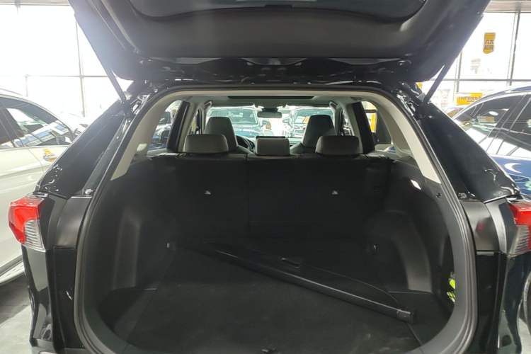 Used Toyota RAV4 2023 2.0L CVT Two-Wheel Drive Fashion Plus Edition Trunk