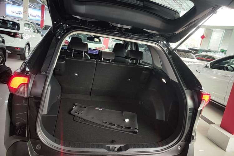 Used Toyota RAV4 2023 2.0L CVT Two-Wheel Drive Fashion Plus Edition Trunk