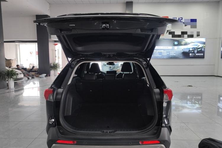 Used Toyota RAV4 2023 2.0L CVT Two-Wheel Drive Fashion Plus Edition Trunk
