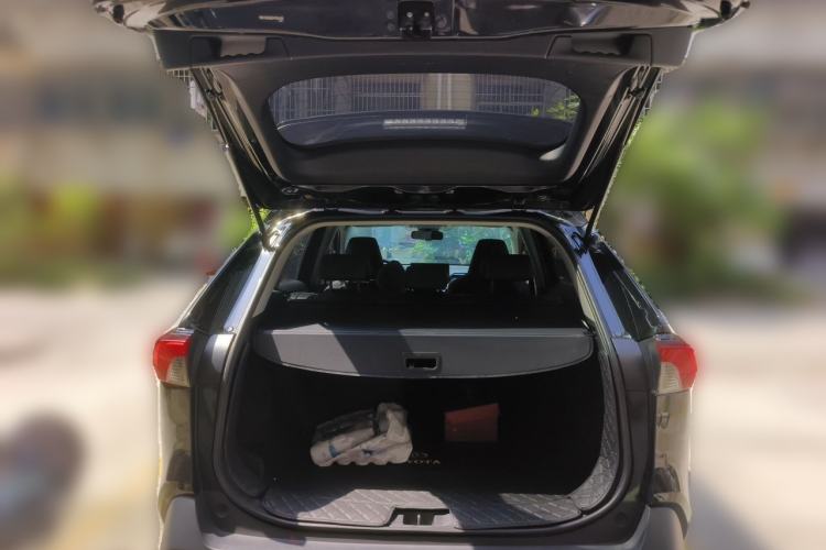 Used Toyota RAV4 2023 2.0L CVT Two-Wheel Drive Fashion Edition Trunk