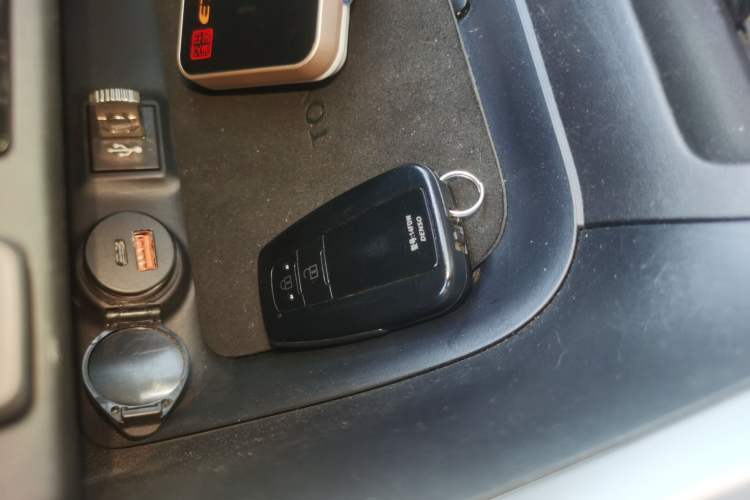 Used Toyota RAV4 2023 Dual-Engine 2.5L E-CVT Two-Wheel Drive Elite Plus Edition Vehicle Key