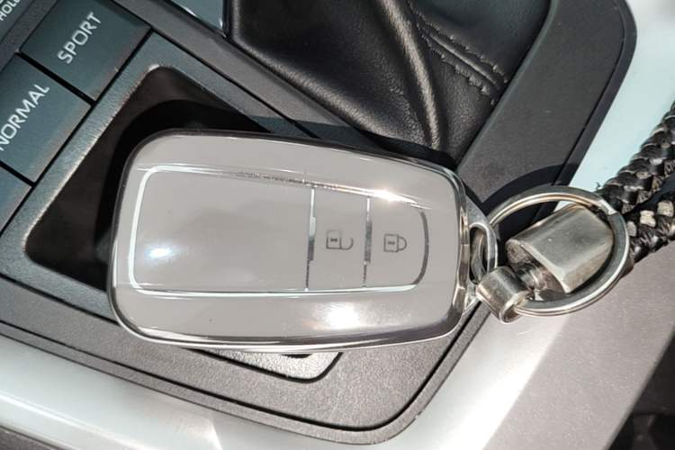 Used Toyota RAV4 2023 2.0L CVT Two-Wheel Drive Fashion Plus Edition Vehicle Key