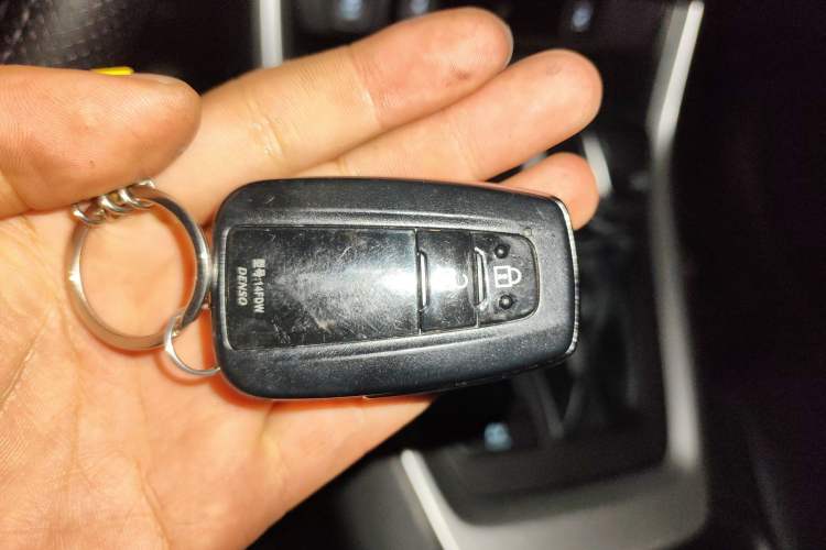 Used Toyota RAV4 2023 Dual-Engine 2.5L E-CVT Two-Wheel Drive Elite Plus Edition Vehicle Key