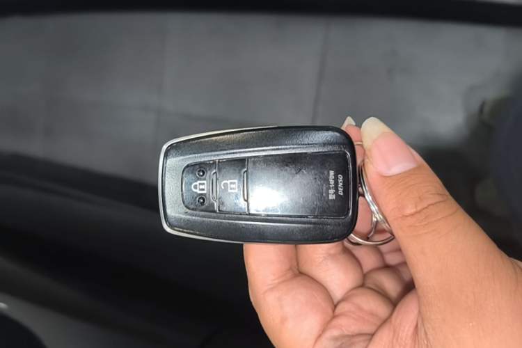 Used Toyota RAV4 2023 Dual-Engine 2.5L E-CVT Two-Wheel Drive Elite Plus Edition Vehicle Key