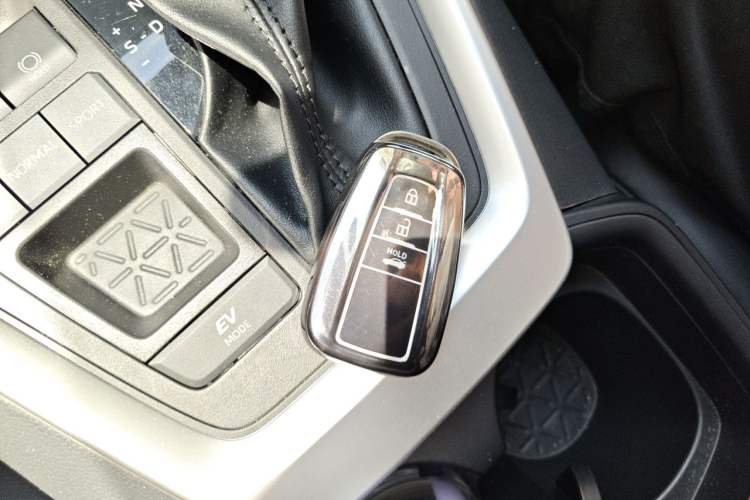 Used Toyota RAV4 2023 Dual-Engine 2.5L E-CVT Two-Wheel Drive Elite Plus Edition Vehicle Key