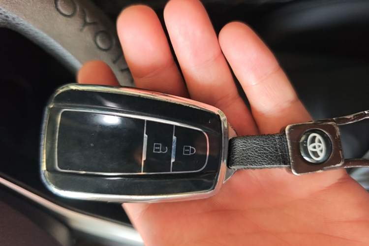 Used Toyota RAV4 2023 2.0L CVT Two-Wheel Drive Fashion Edition Vehicle Key