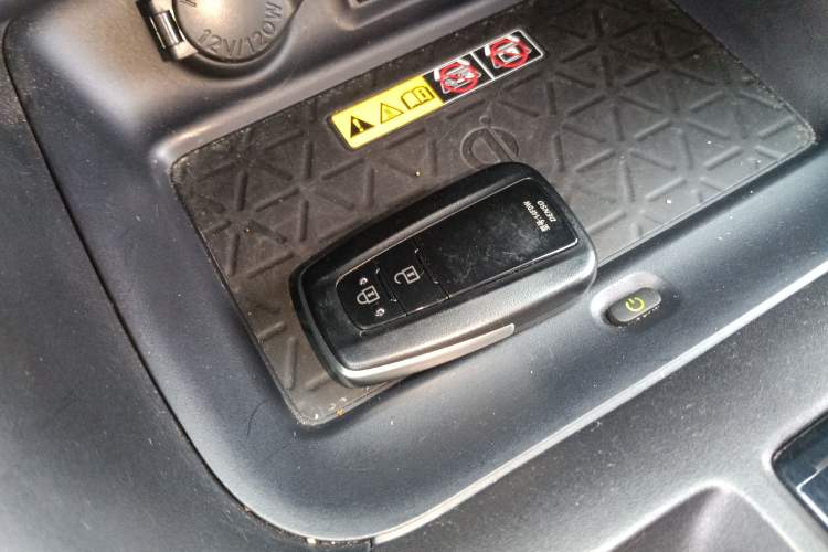Used Toyota RAV4 2023 2.0L CVT Two-Wheel Drive Fashion Edition Vehicle Key