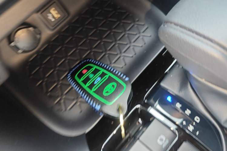 Used Toyota RAV4 2023 2.0L CVT Two-Wheel Drive Urban Edition Vehicle Key