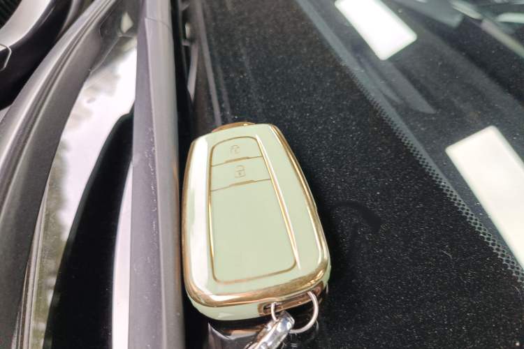 Used Toyota RAV4 2023 2.0L CVT Two-Wheel Drive Fashion Plus Edition Vehicle Key