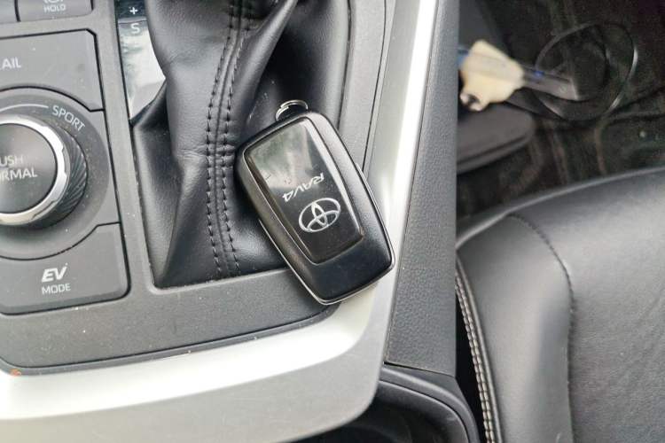Used Toyota RAV4 2023 Dual-Engine 2.5L E-CVT Four-Wheel Drive Elite Plus Edition Vehicle Key