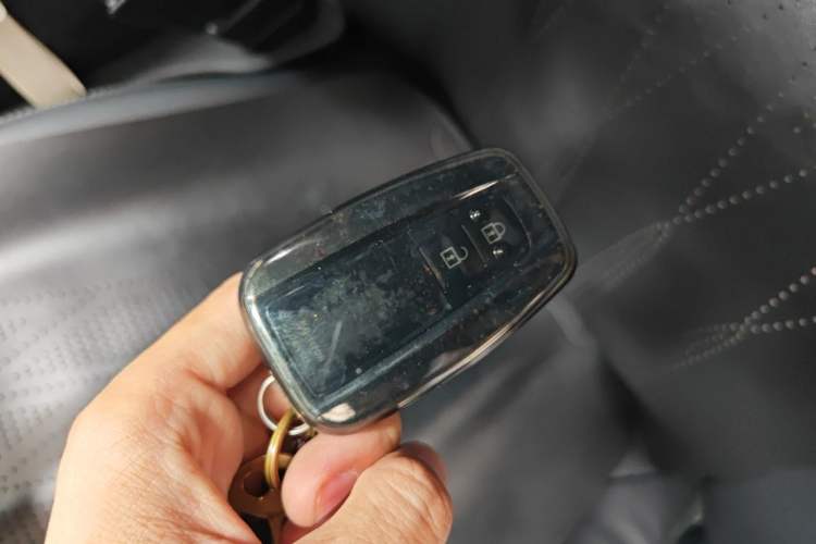 Used Toyota RAV4 2023 2.0L CVT Two-Wheel Drive Fashion Plus Edition Vehicle Key