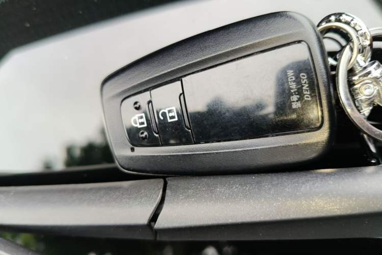 Used Toyota RAV4 2023 Dual-Motor 2.5L E-CVT Two-Wheel Drive Elite Edition Vehicle Key