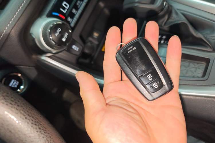 Used Toyota RAV4 2023 2.0L CVT Two-Wheel Drive Fashion Edition Vehicle Key